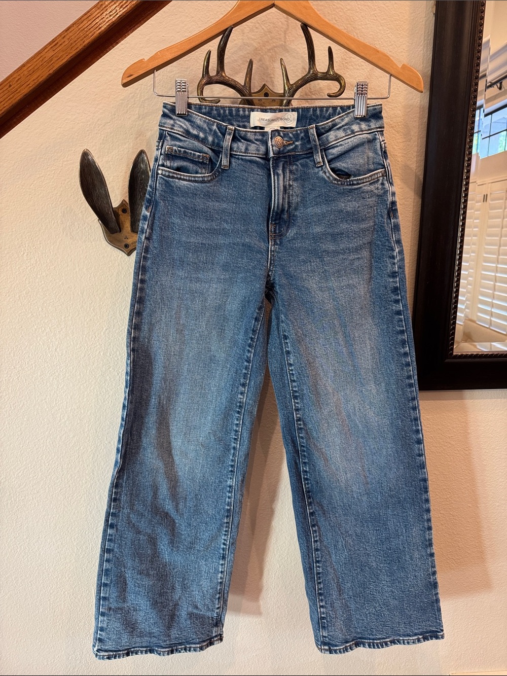 Treasure & Bond Wide-Leg Jeans in Medium Blue Wash